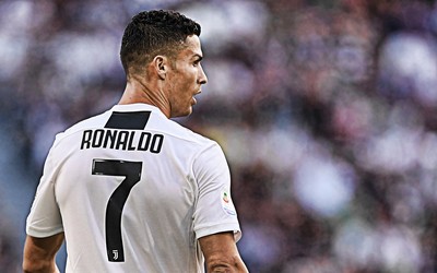 亿博电竞独家-克洛伊凯利从替补席站起来